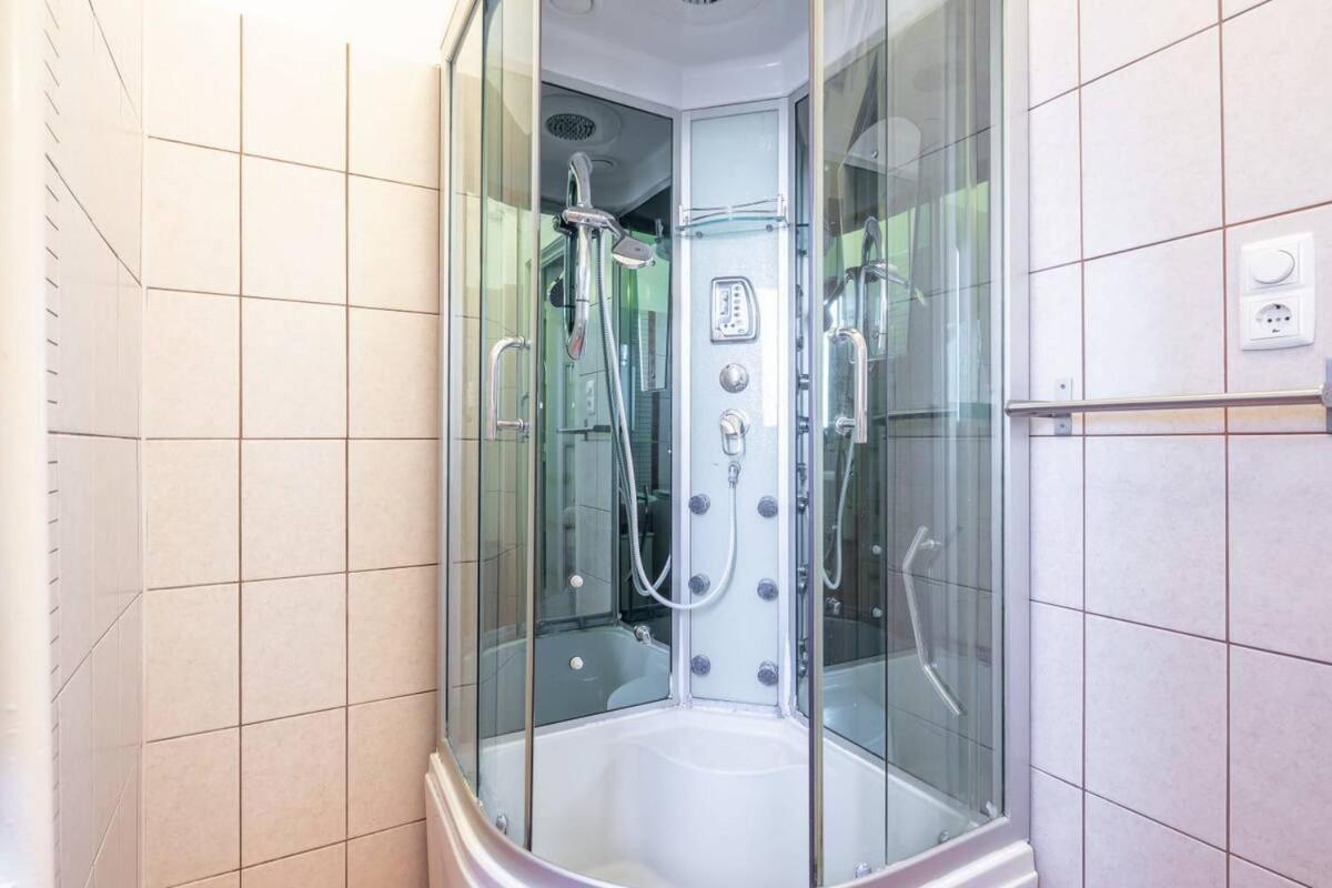Vamhaz Boulevard Apartments Budapest Eksteriør bilde